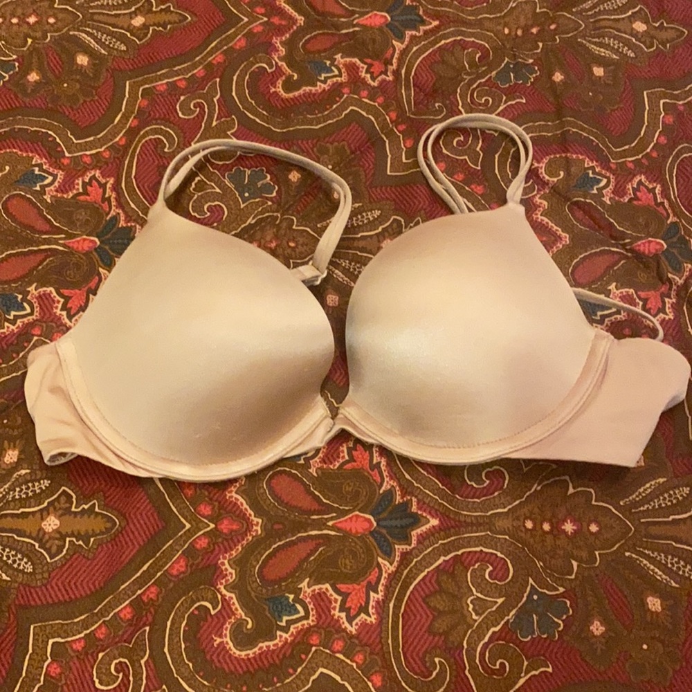 Victoria Secret Very Sexy Push-Up Bra Nude: 32C